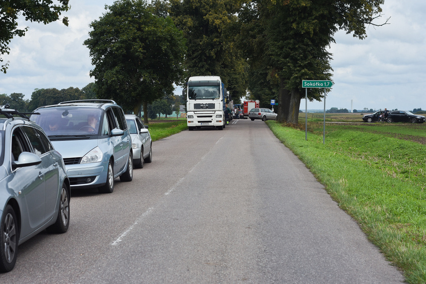 Wypadek 3 pojazdów pod Jelonkami, dwie osoby w szpitalu, sprawca zbiegł zdjęcie nr 246608