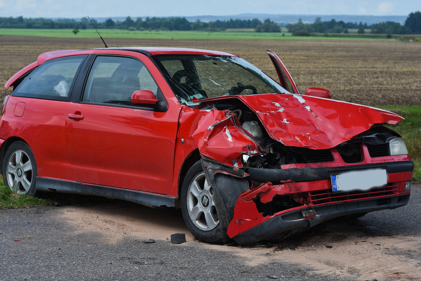 Wypadek 3 pojazdów pod Jelonkami, dwie osoby w szpitalu, sprawca zbiegł zdjęcie nr 246613