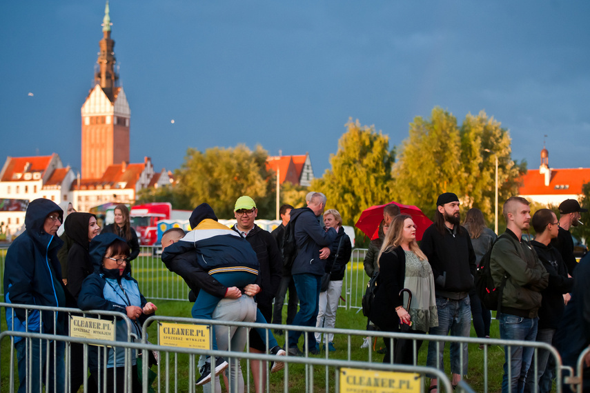 Piersi przegoniły deszcz zdjęcie nr 246699