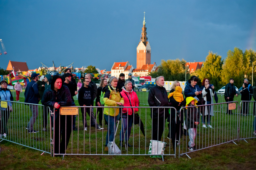 Piersi przegoniły deszcz zdjęcie nr 246704