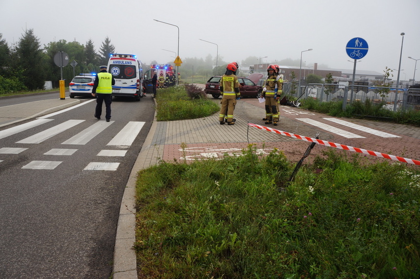 Volkswagen wjechał w ogrodzenie, a opel zderzył się z fiatem zdjęcie nr 246760