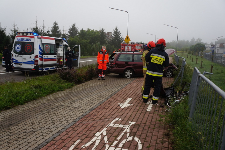 Volkswagen wjechał w ogrodzenie, a opel zderzył się z fiatem zdjęcie nr 246762