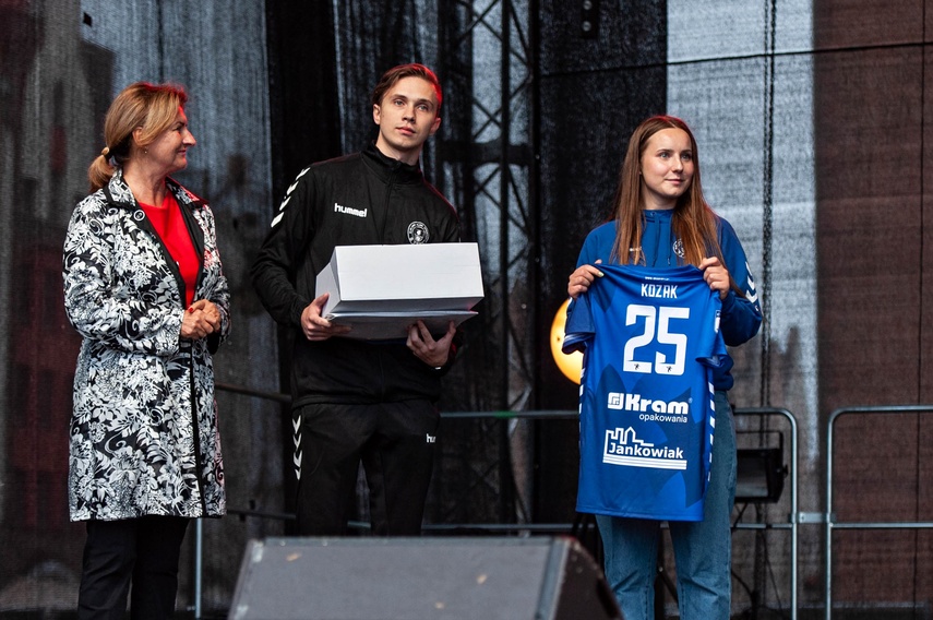 Chociaż dzisiaj niebo utoczyło łezkę, ligę zawojują dziewczyny niebieskie