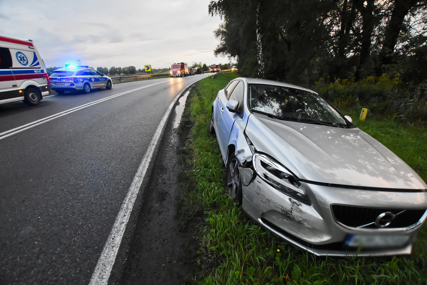 Zderzenie peugeota z volvo na drodze do Malborka zdjęcie nr 247171