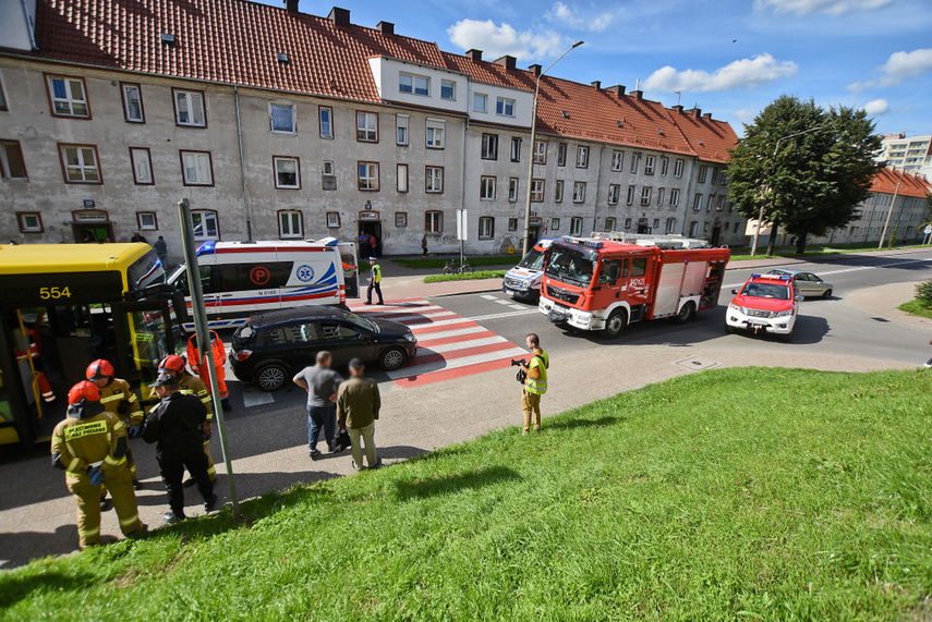 Autobus uderzył w osobówkę na Robotniczej zdjęcie nr 247621