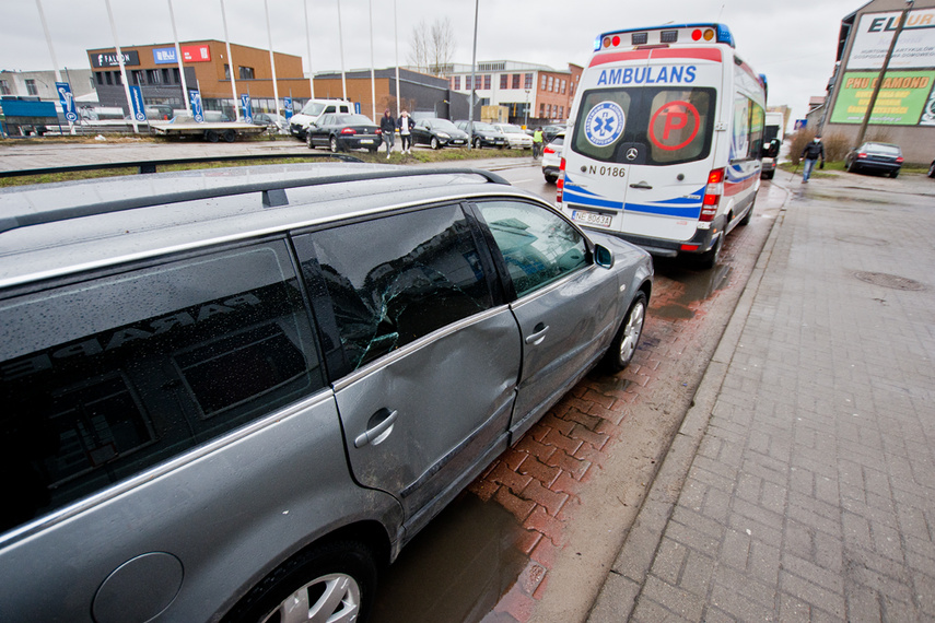 Zderzenie trzech pojazdów na ul. Malborskiej zdjęcie nr 256214