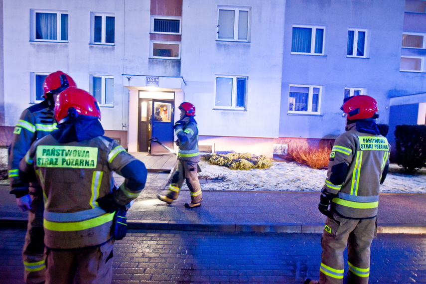 Pożar na trzecim piętrze, trzy osoby poszkodowane zdjęcie nr 256368