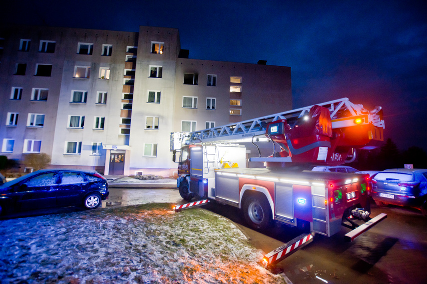 Pożar na trzecim piętrze, trzy osoby poszkodowane zdjęcie nr 256359