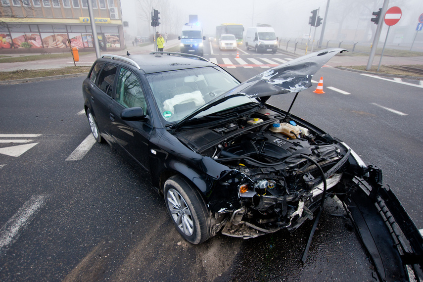 Zderzenie audi z citroenem na ul. Płk. Dąbka zdjęcie nr 256994