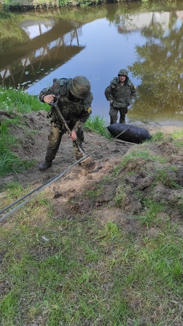 Bomba w rzece, ewakuowano 300 mieszkańców zdjęcie nr 262328