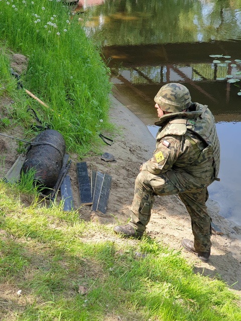 Bomba w rzece, ewakuowano 300 mieszkańców zdjęcie nr 262329