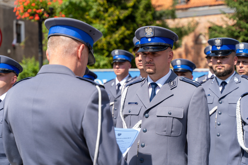 Policjanci świętują zdjęcie nr 265473