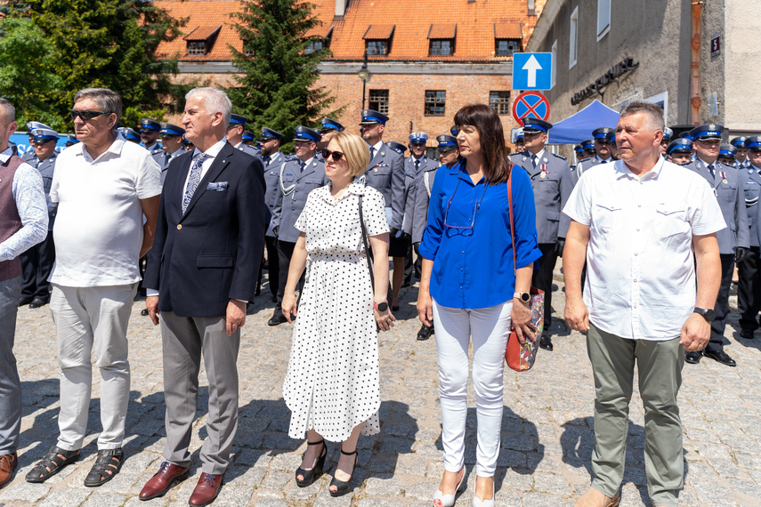 Policjanci świętują zdjęcie nr 265494