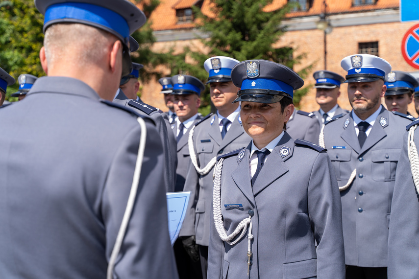 Policjanci świętują zdjęcie nr 265481