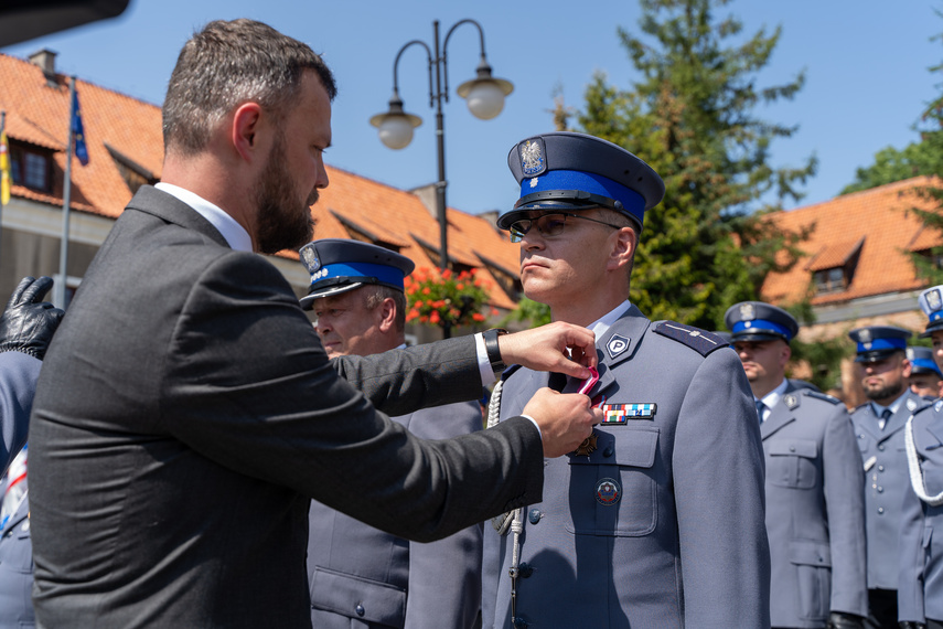 Policjanci świętują zdjęcie nr 265457