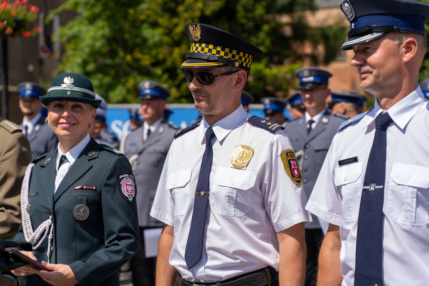 Policjanci świętują zdjęcie nr 265498