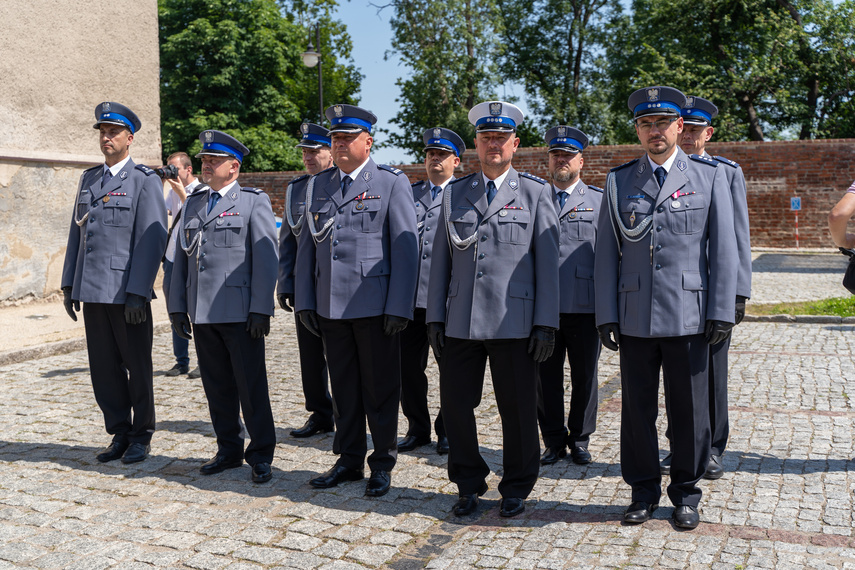 Policjanci świętują zdjęcie nr 265446