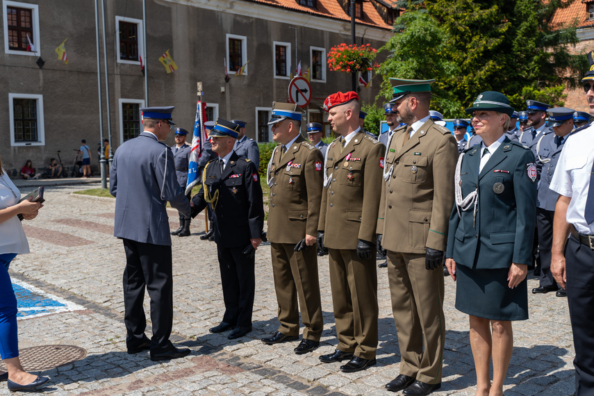 Policjanci świętują zdjęcie nr 265497