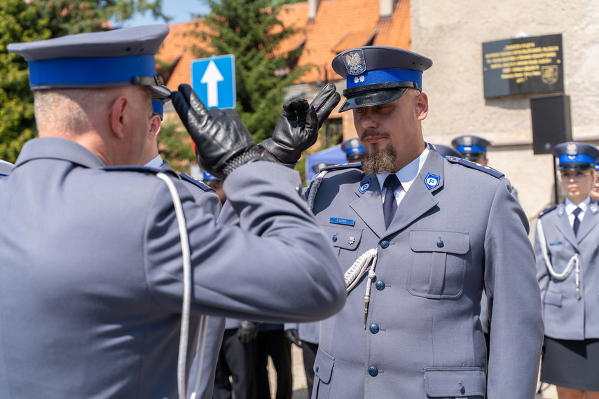 Policjanci świętują zdjęcie nr 265470