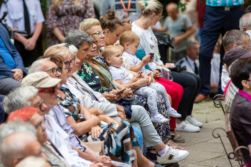 Myśliwi i strażacy w salonie muzycznym zdjęcie nr 265606