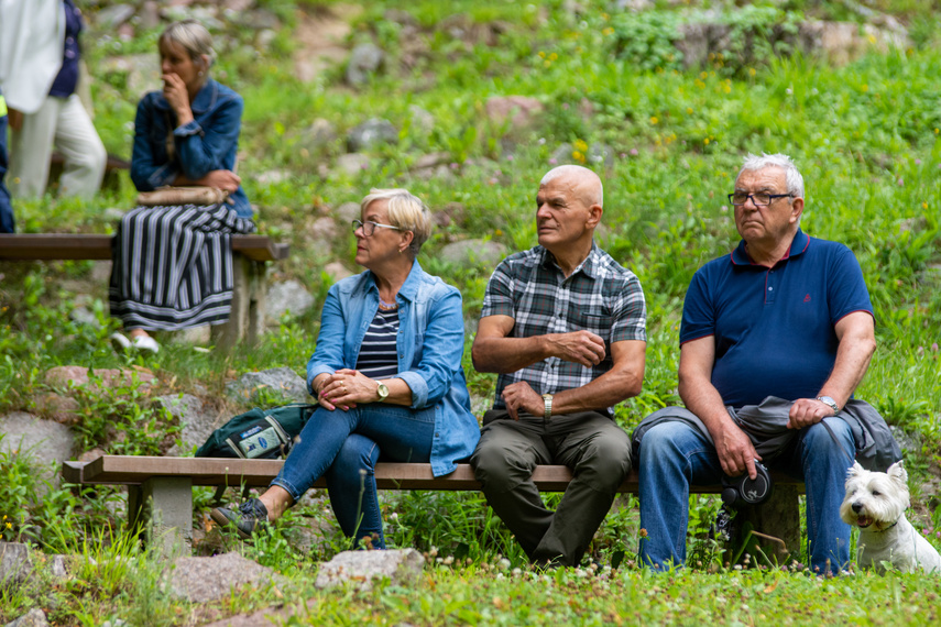 Myśliwi i strażacy w salonie muzycznym zdjęcie nr 265619