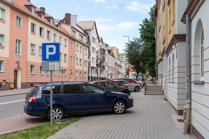 Elbląg Parkingowo-chodnikowe dylematy