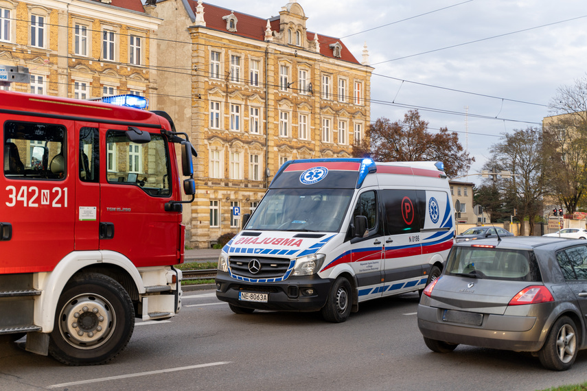 Zderzenie trzech aut na Grunwaldzkiej zdjęcie nr 272517