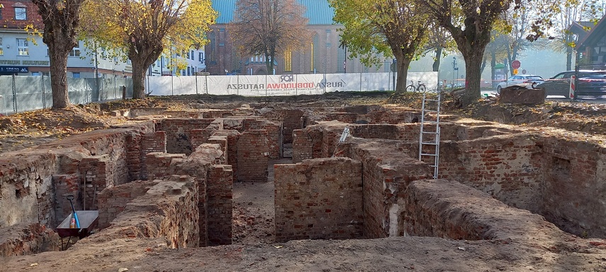 Elbląg Odbudowa braniewskiego ratusza, czyli skarby pod ziemią