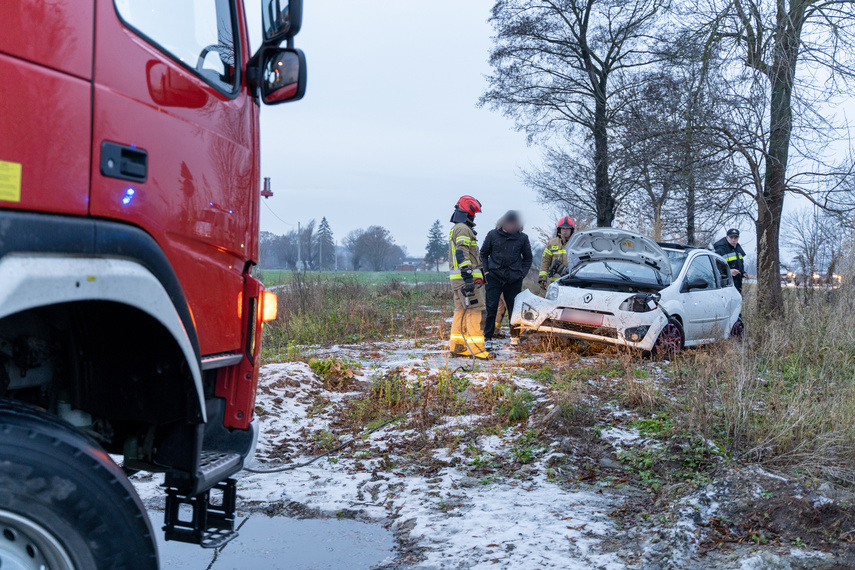 19-latka uderzyła w drzewo na "starej siódemce" zdjęcie nr 275364