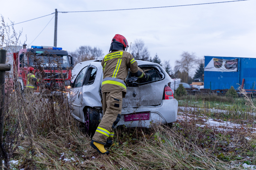 19-latka uderzyła w drzewo na "starej siódemce" zdjęcie nr 275362