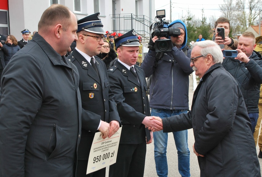 Nowe auta dla straży zdjęcie nr 281530