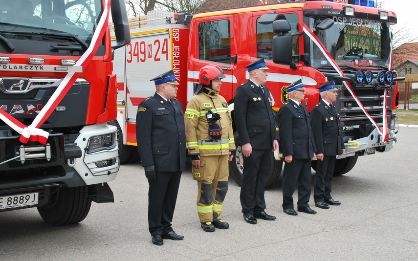 Nowe auta dla straży zdjęcie nr 281534