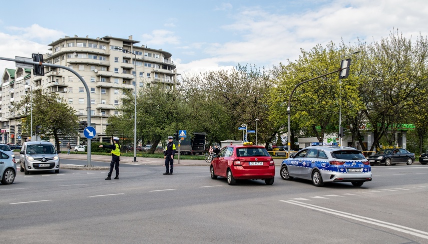 Zderzenie trzech aut na al. Grunwaldzkiej zdjęcie nr 283570