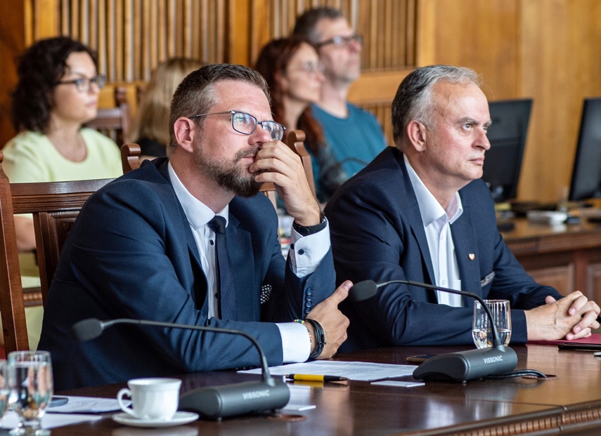 Prezydent z absolutorium i wotum zaufania, a sesja RM ponownie pełna polityki zdjęcie nr 287721