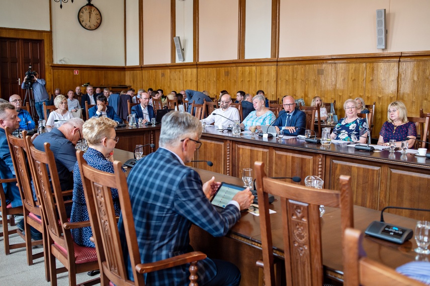 Prezydent z absolutorium i wotum zaufania, a sesja RM ponownie pełna polityki zdjęcie nr 287716