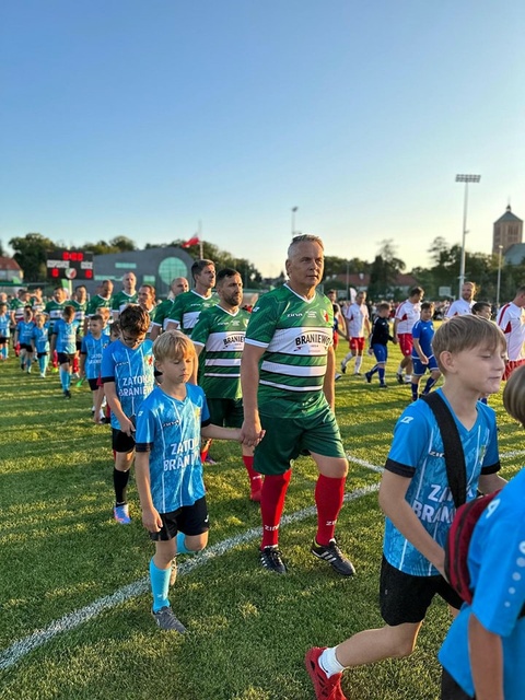 Mecz gwiazd przy świetle. Braniewo wita na nowym stadionie zdjęcie nr 288631