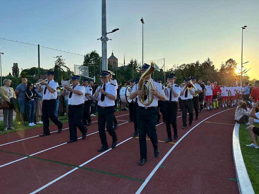 Mecz gwiazd przy świetle. Braniewo wita na nowym stadionie zdjęcie nr 288617