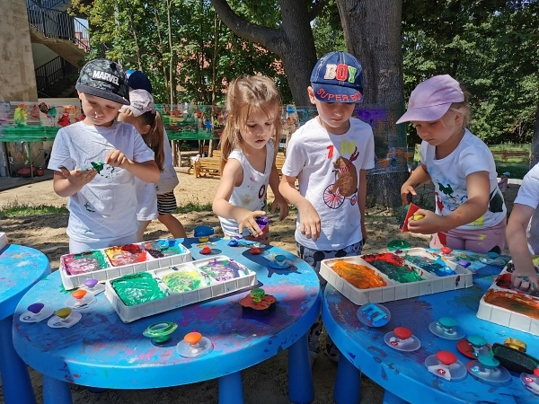 Niesamowity, leśny park zabaw Żłobka, Przedszkola i Zerówki Mały Europejczyk w Elblągu zdjęcie nr 289133