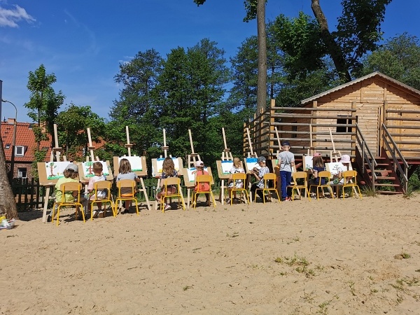 Niesamowity, leśny park zabaw Żłobka, Przedszkola i Zerówki Mały Europejczyk w Elblągu zdjęcie nr 289152