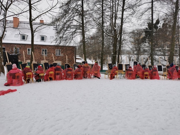 Niesamowity, leśny park zabaw Żłobka, Przedszkola i Zerówki Mały Europejczyk w Elblągu zdjęcie nr 289120