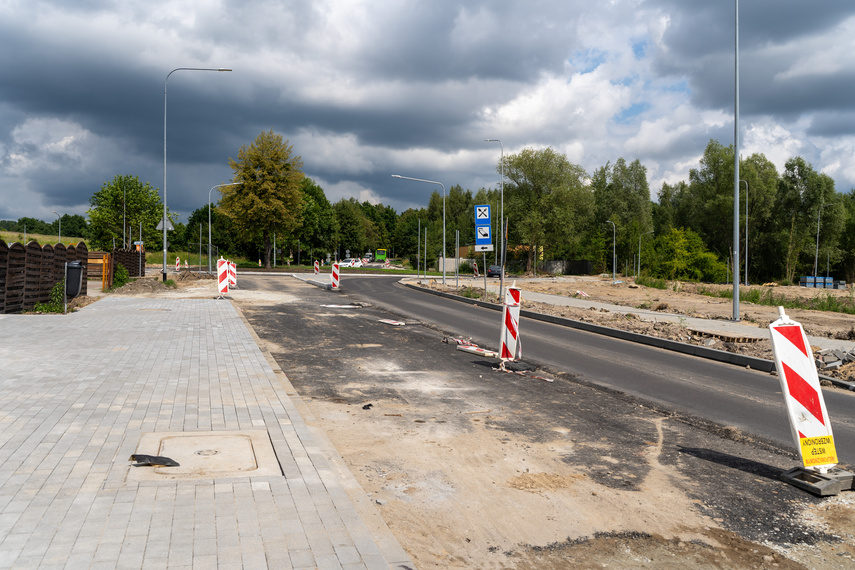 Elbląg Ulica gotowa, trwają prace na rondzie