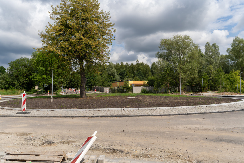 Ulica gotowa, trwają prace na rondzie zdjęcie nr 289198