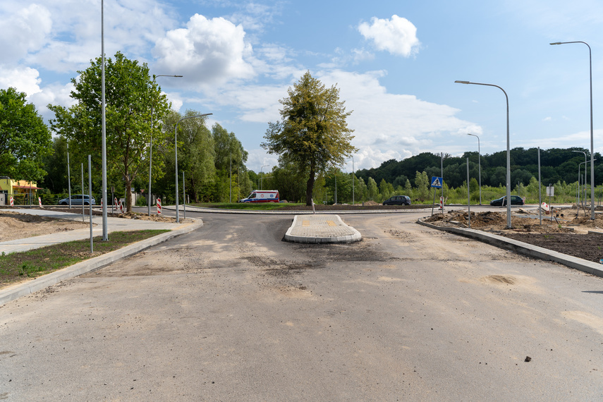 Ulica gotowa, trwają prace na rondzie zdjęcie nr 289204