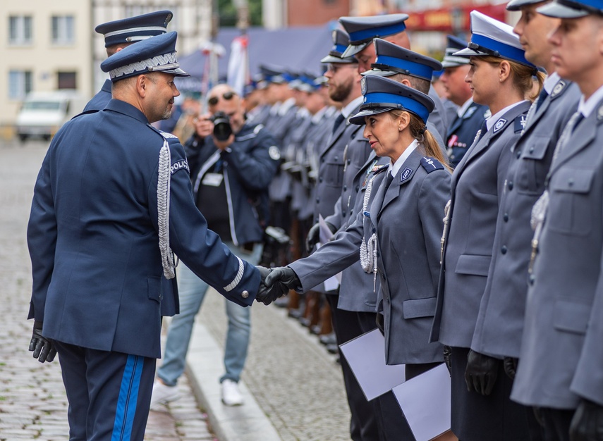 Apel i festyn. Policjanci świętują w Elblągu zdjęcie nr 289727