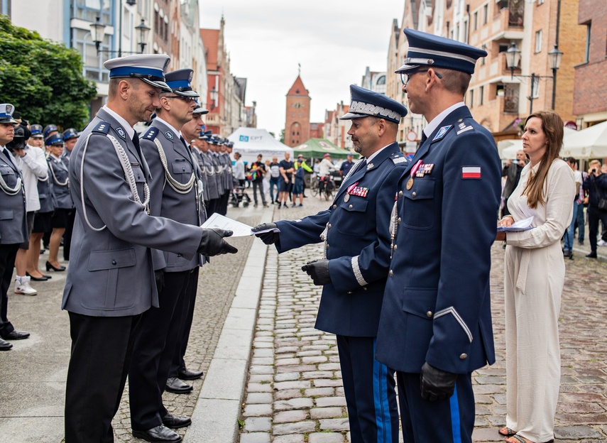 Apel i festyn. Policjanci świętują w Elblągu zdjęcie nr 289722