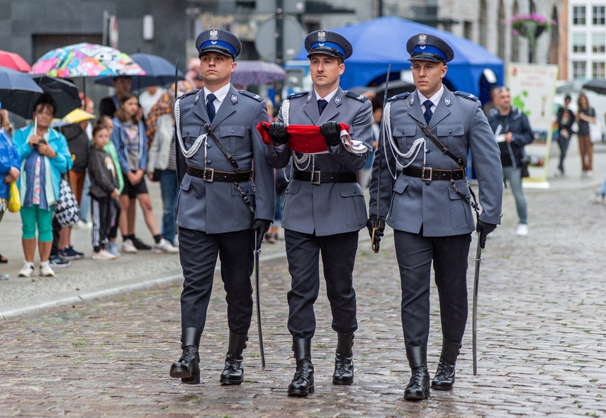 Apel i festyn. Policjanci świętują w Elblągu zdjęcie nr 289706