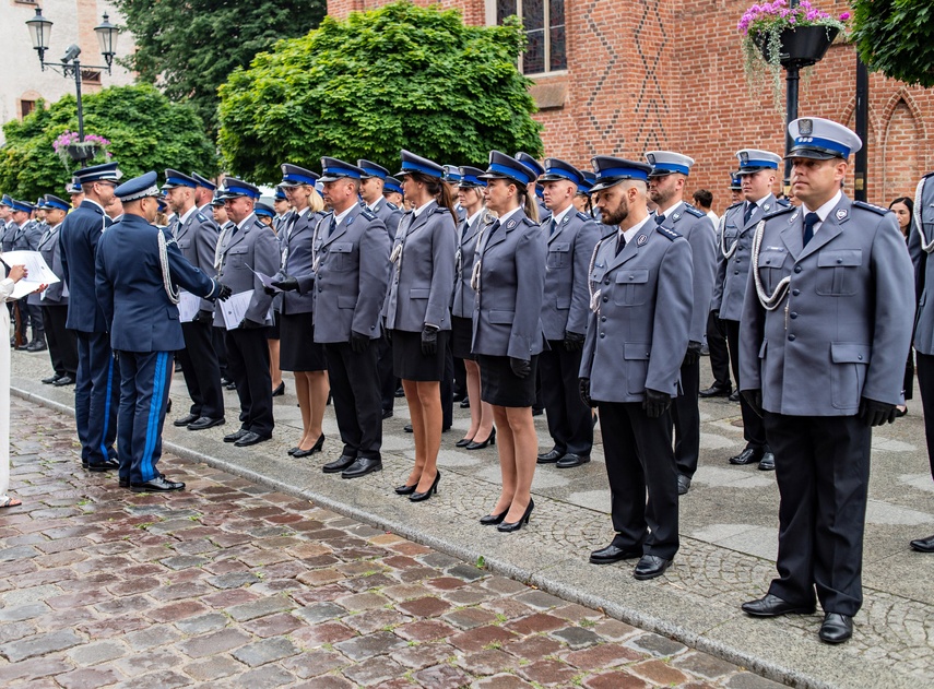 Apel i festyn. Policjanci świętują w Elblągu zdjęcie nr 289725