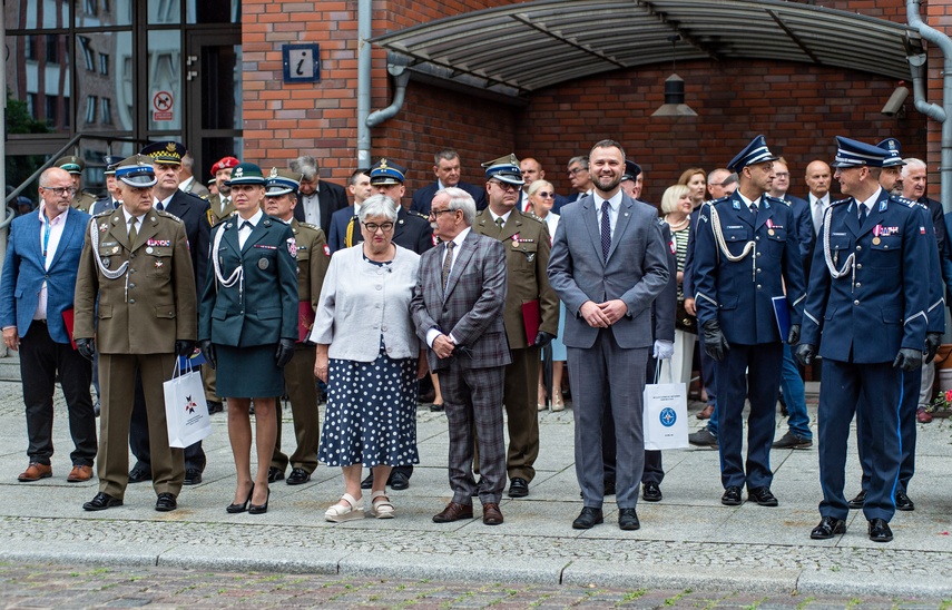 Apel i festyn. Policjanci świętują w Elblągu zdjęcie nr 289698