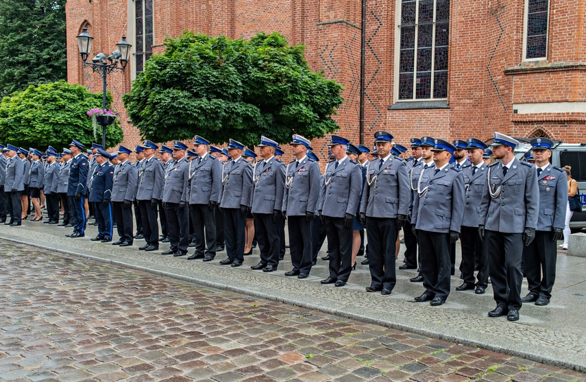 Apel i festyn. Policjanci świętują w Elblągu zdjęcie nr 289717