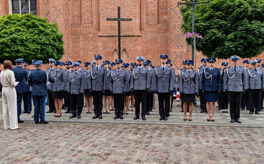 Apel i festyn. Policjanci świętują w Elblągu zdjęcie nr 289729